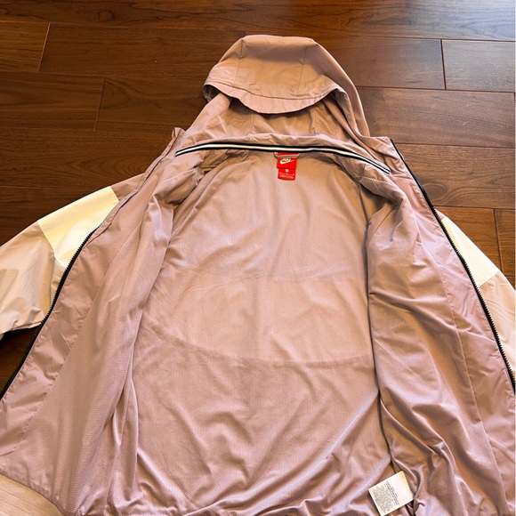 Nike Windbreaker - Picture 3 of 7